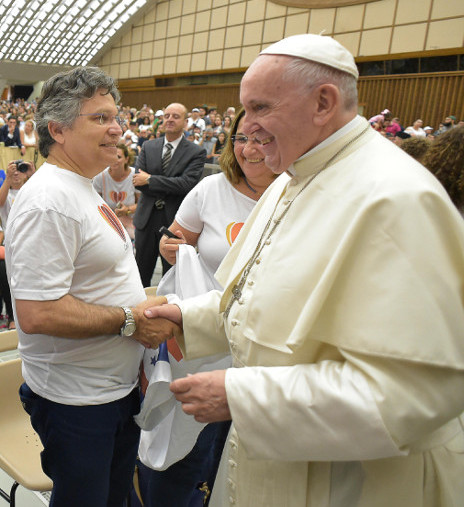 Le pape François remercie le Dr Arbella pour les enfants sauvés